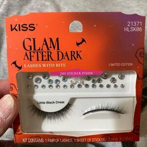 💘💖💝3 / $15. Kiss Glam After Dark Lashes opaque dots and butterflies to apply